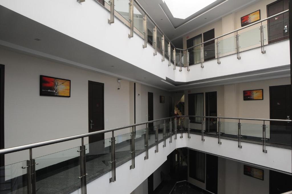 Hotel Gulnar Ню Делхи Екстериор снимка