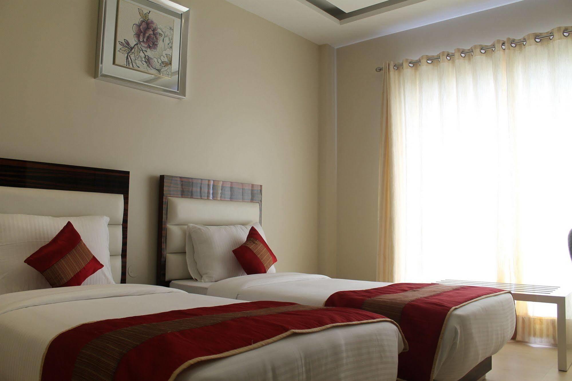 Hotel Gulnar Ню Делхи Стая снимка